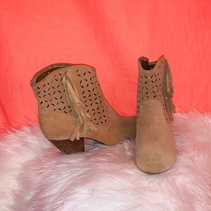 Jessica Simpson size 8 ankle cowboy boots